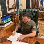 zelenskyj-pidpysuye-zakon